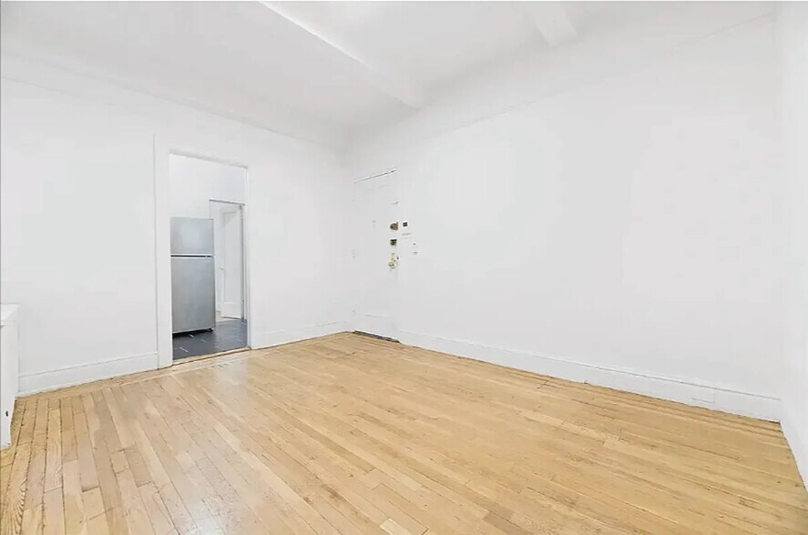 Building Photo - 151 W 74th St