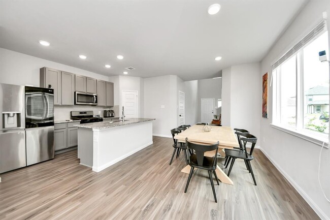 Building Photo - 2473 Carp Dr