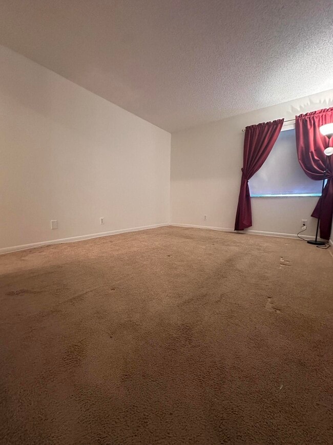 Building Photo - 750 Burgundy P