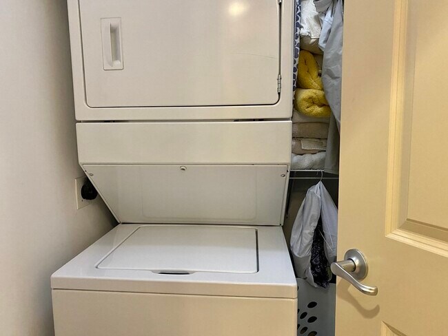 Building Photo - 14 Parmenter St