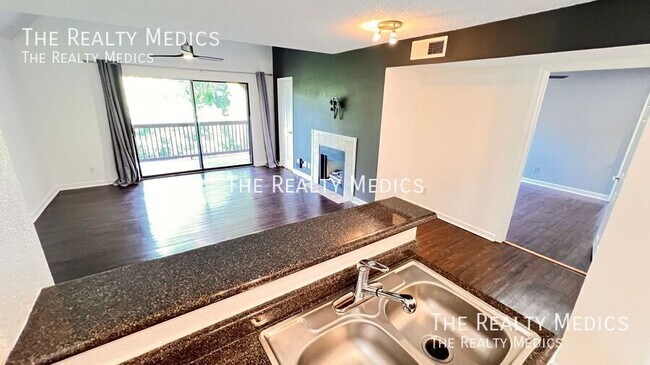 Building Photo - 415 Lakepointe Dr