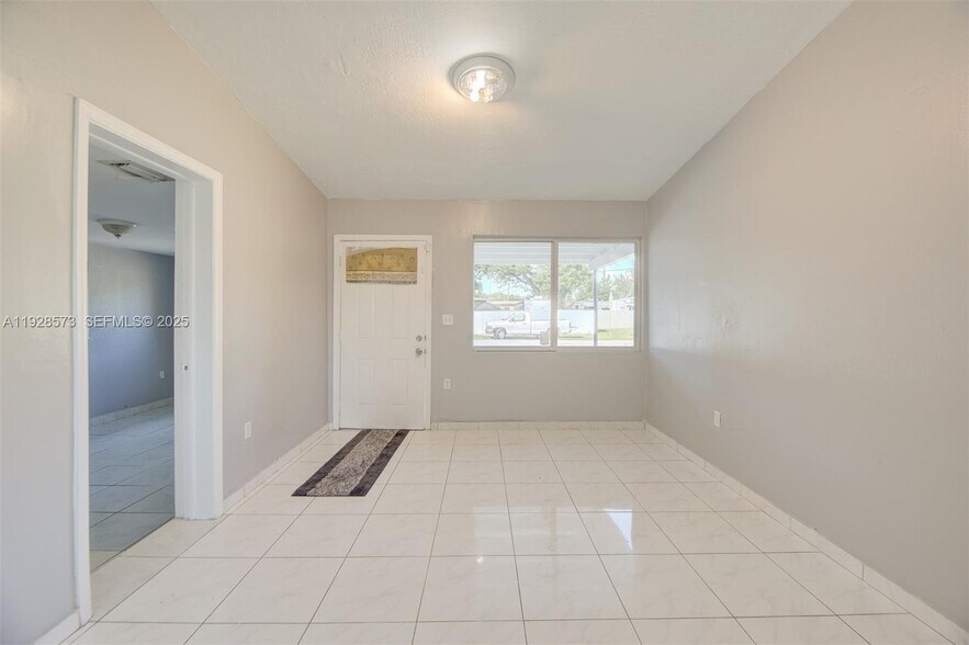 Building Photo - 3510 SW 39th St