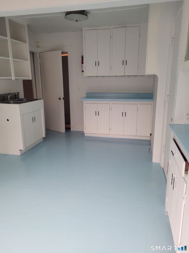 Building Photo - 123 Bridge St