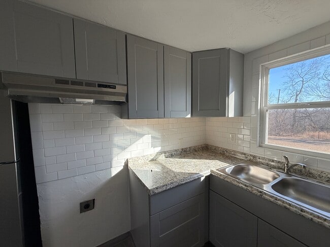 Building Photo - 4400 NE 16th Terrace