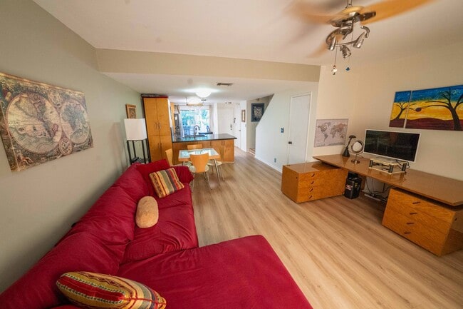 Building Photo - 2643 NE 15th St