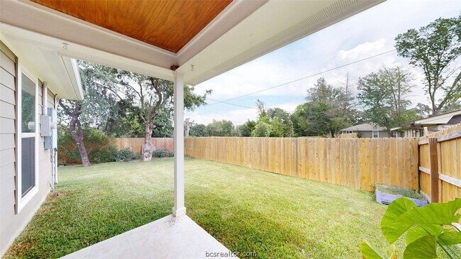 Building Photo - 803 Meadow Brook Dr