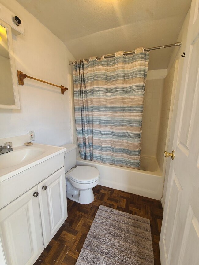 Building Photo - Guest House 1 bedroom 1 bathroom - Great Location