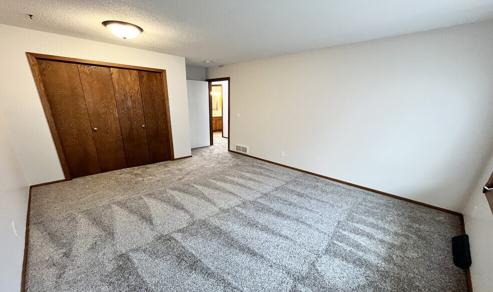 Building Photo - 3881 Polk St NE