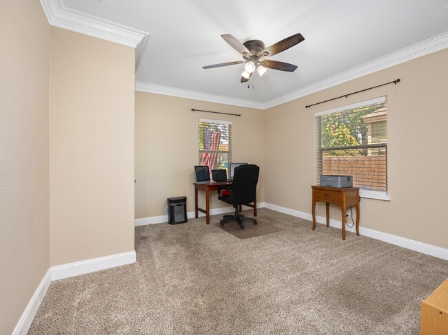 Building Photo - 1826 W French Pl