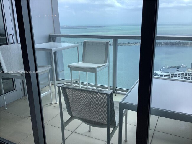 Building Photo - 1425 Brickell Ave