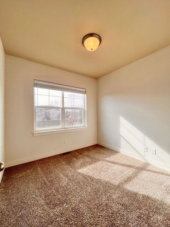 Building Photo - 3 Bedroom / 2.5 Bath Condo with 1 car attached garage in Fossil Lake Subdivision in Fort Collins, CO