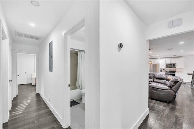 Building Photo - 10962 57th Pl S