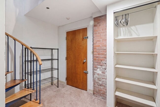 Building Photo - Amazing 2 bed in Fenway.... Close to NEU