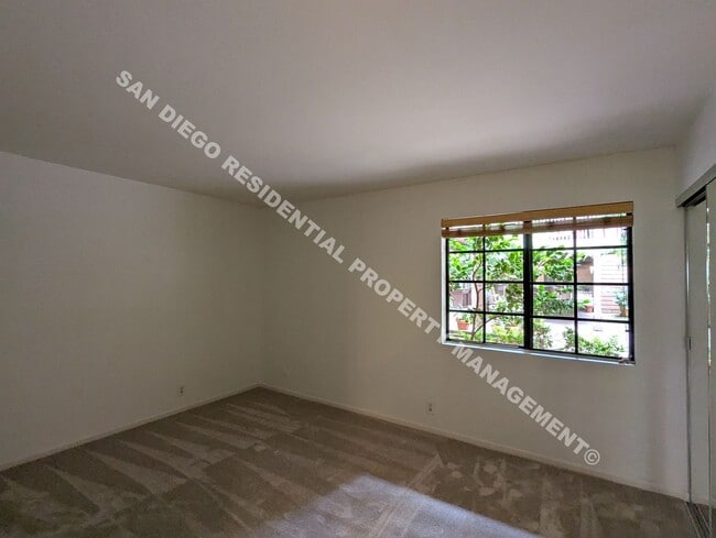 Building Photo - 8850 Villa La Jolla Dr