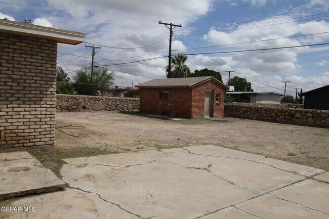 Building Photo - 906 Geronimo Dr