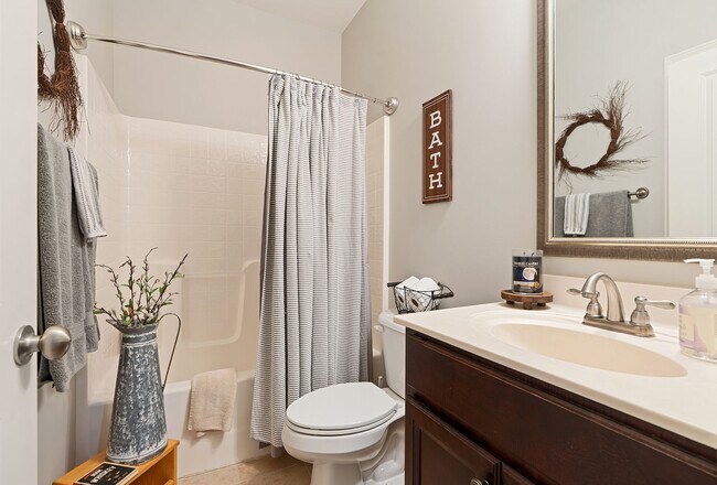 Building Photo - Splendid 4-bedroom, 3-bathroom Harrison Pond home in Pittsboro-- SWIMMING POOL!