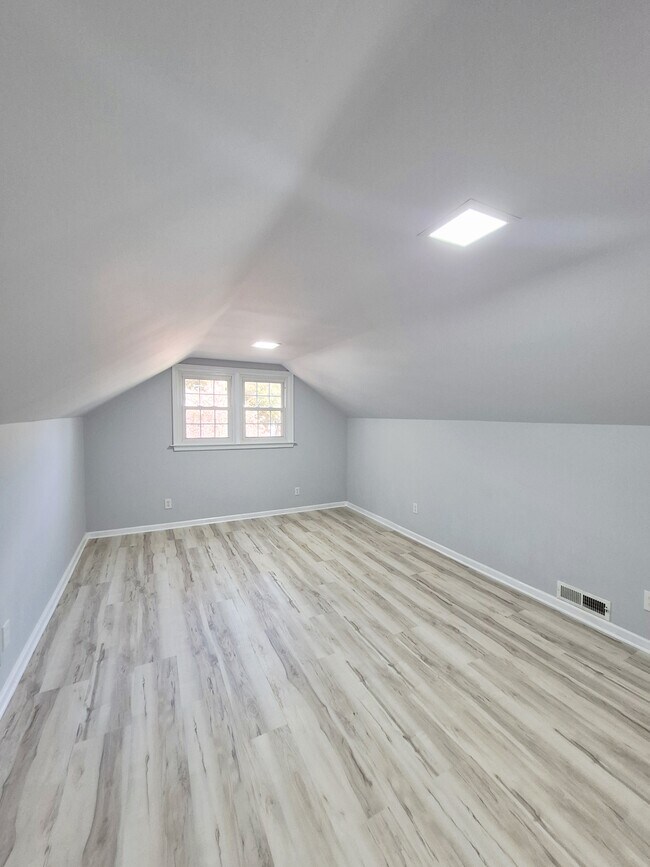 Building Photo - 2402 Fon Du Lac Rd