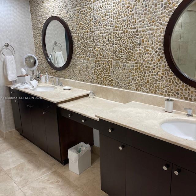 Building Photo - 20201 E Country Club Dr