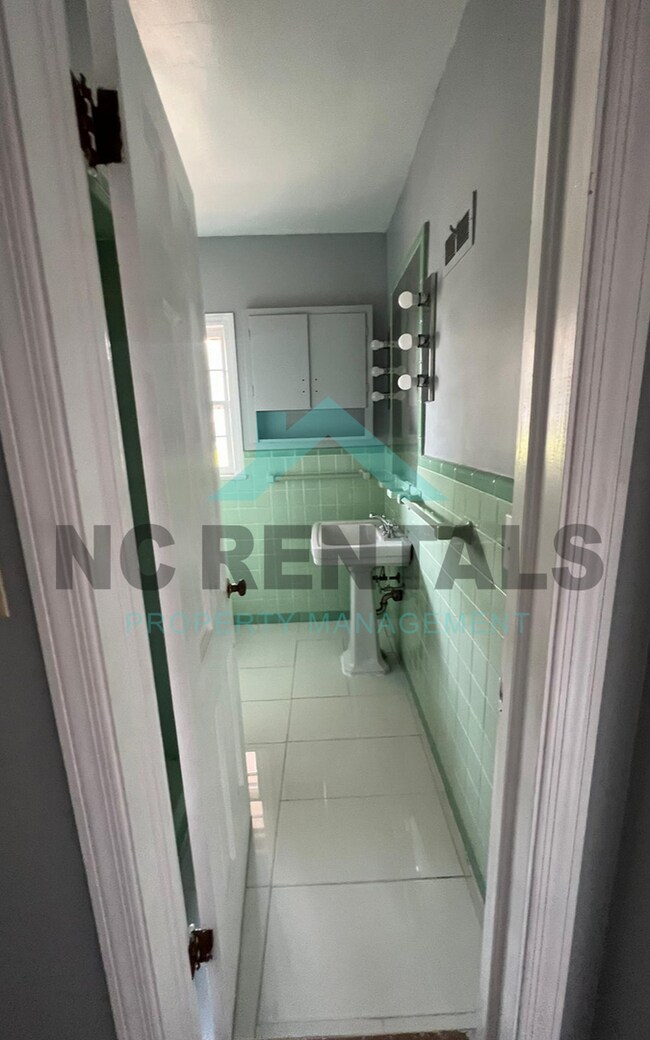 Building Photo - 414 N 3rd St