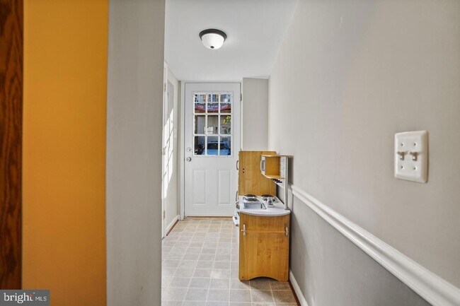 Building Photo - 1421 Race St