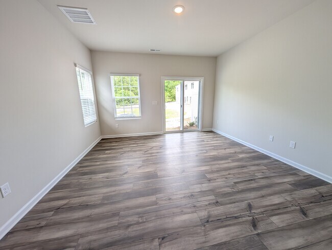 Building Photo - 3156 Fall Hills Dr