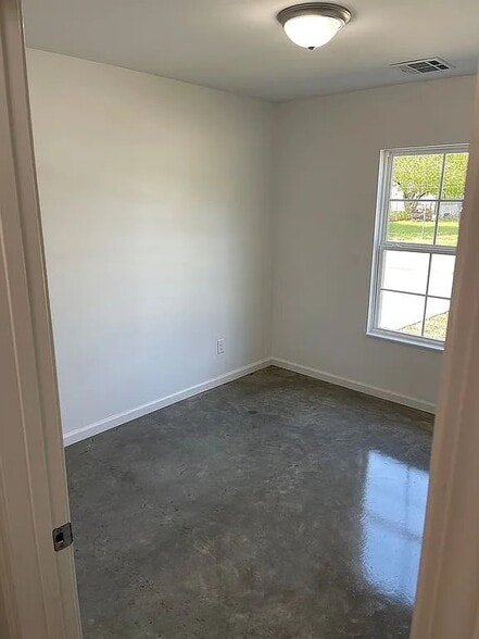 Building Photo - 714 Huval St