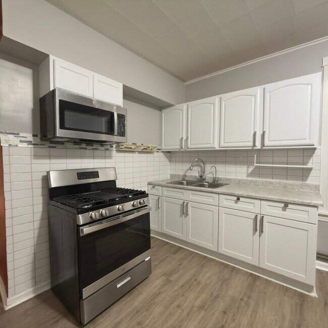 Building Photo - 4232 S California Ave