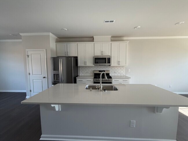 Building Photo - Carolina Springs