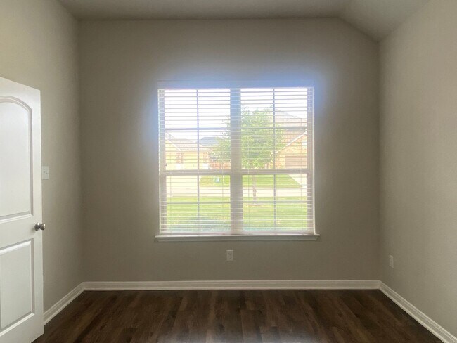 Building Photo - 3 BEDROOM, PLUS OFFICE, BELTON ISD