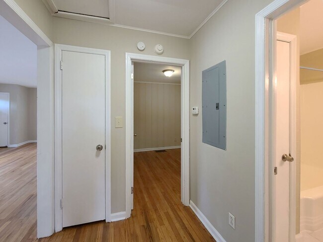 Building Photo - Cutest Bungalow in the Heart of Hapeville 3 bed/2 bath
