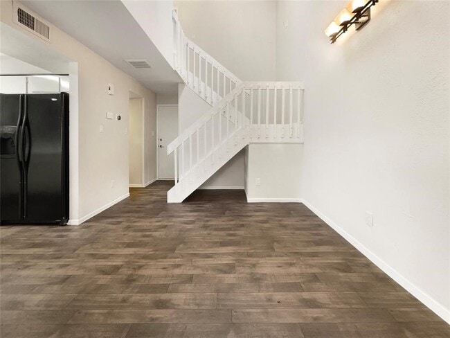 Building Photo - 6823 Greenway Chase St