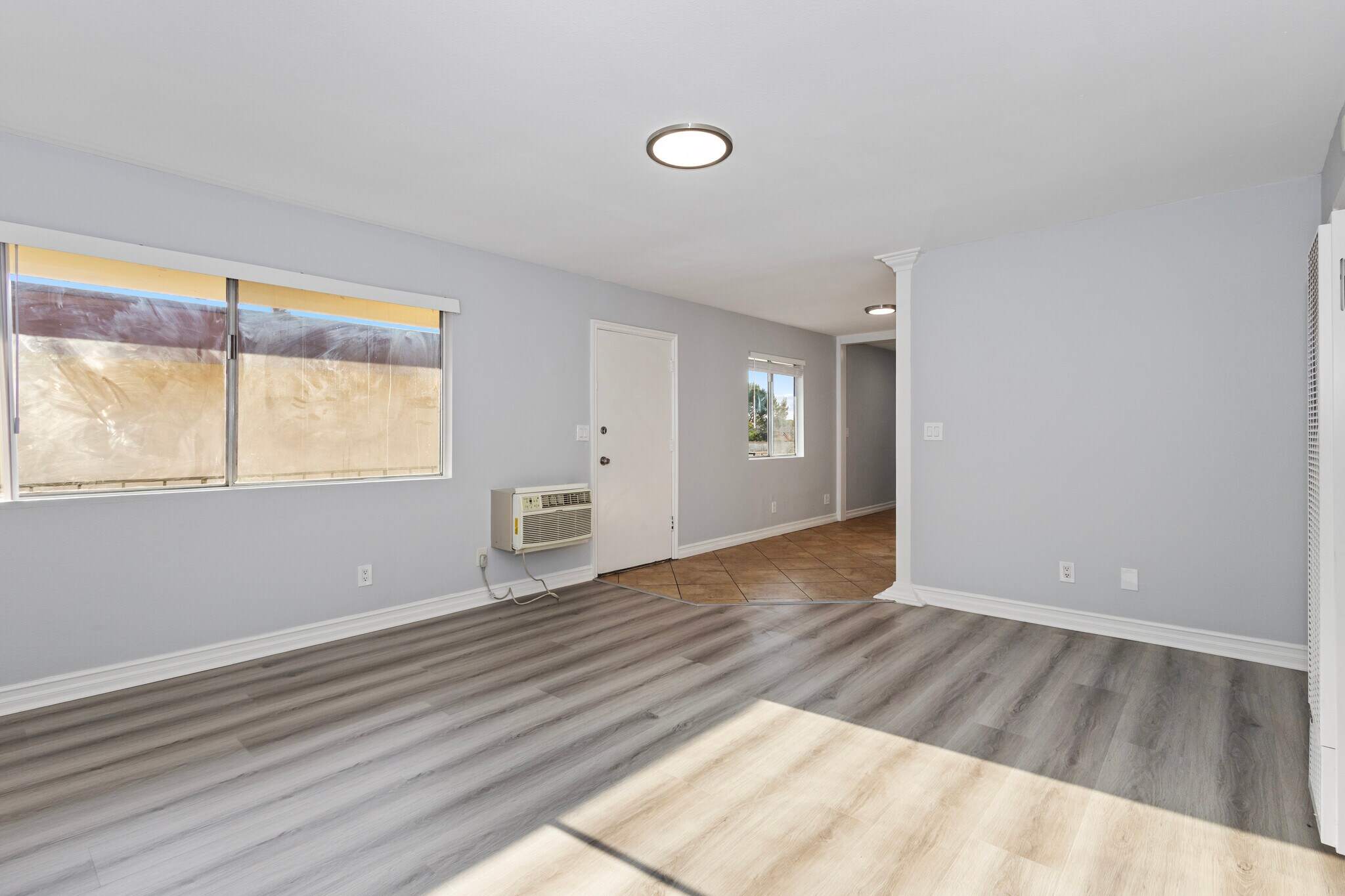 Building Photo - 4700 Clair del Ave