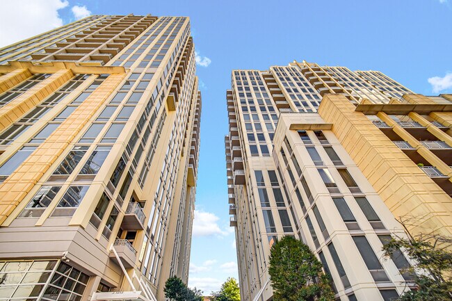 Building Photo - 720 N Larrabee St