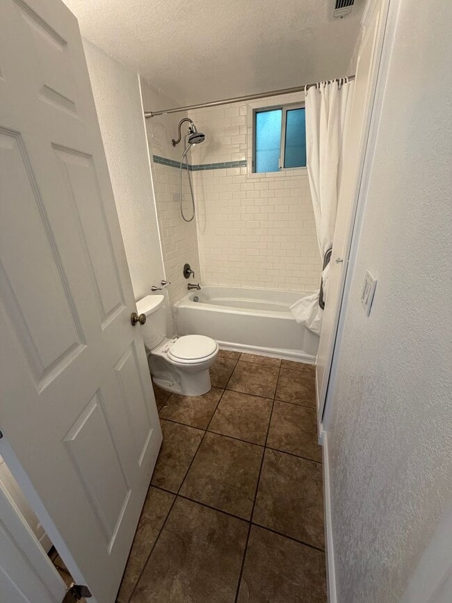 Building Photo - 2720 Larry Ln