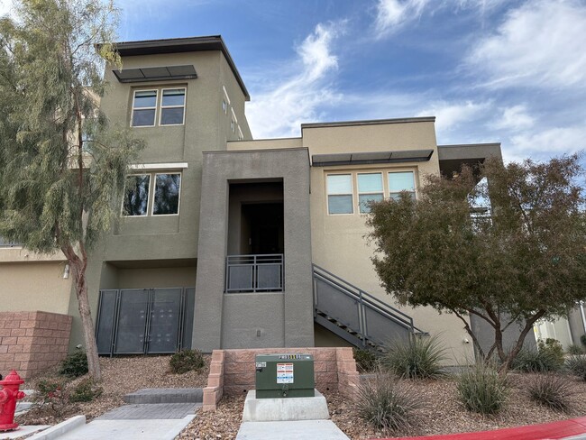 Primary Photo - MODERN 2BD/2.5BA CORNER LOT CONDO W/ VIEWS...