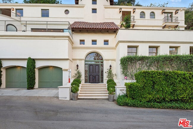 Building Photo - 1675 Woods Dr