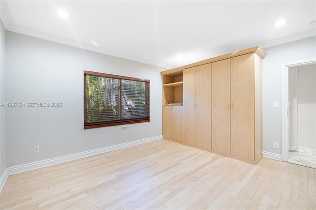 Building Photo - 1375 N Biscayne Point Rd