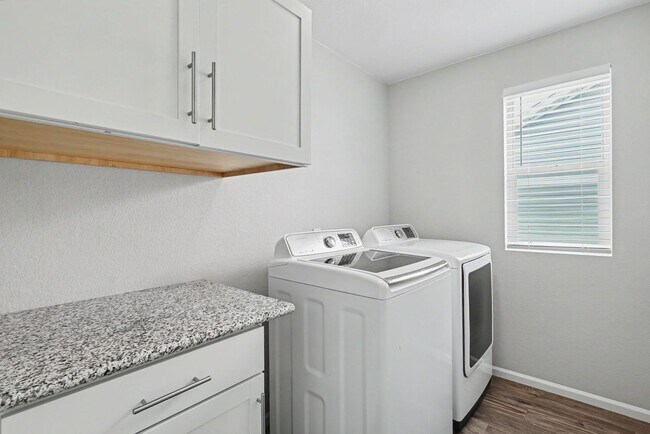 Building Photo - FABULOUS 4 BEDROOM HOME IN CUMBERLAND GREEN FOUNTAIN