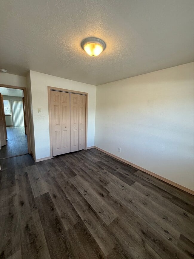 Building Photo - Southgate Triangle - 2 Bed - 1 Bath *Exterior Improvements Underway*