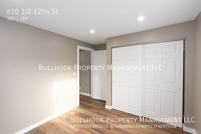 Building Photo - 610 1/2 12th St-