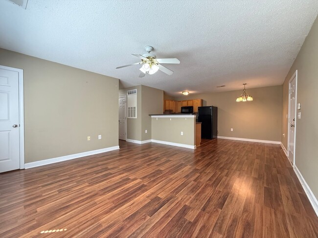Building Photo - 1860 Crest Hollow Dr