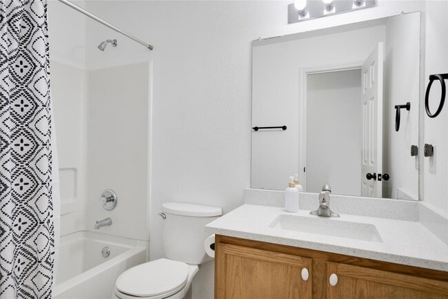 Building Photo - 201 Woodley Rd