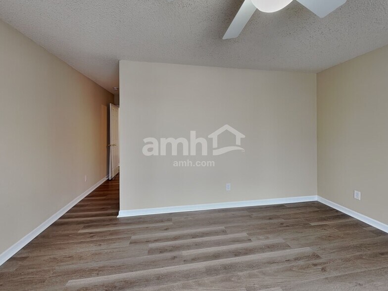 Building Photo - 12132 Roundtree Rd