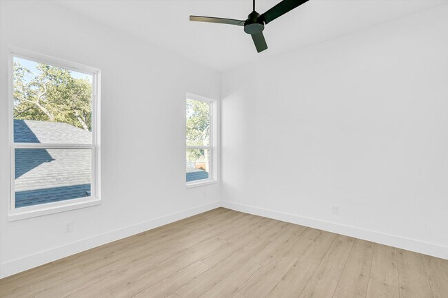 Building Photo - 1707 Nomas St