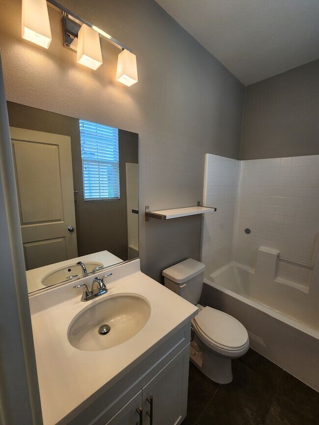Building Photo - Gorgeous two bedroom home with 2.5 bathroo...