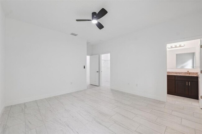 Building Photo - 10089 N Athenia Dr