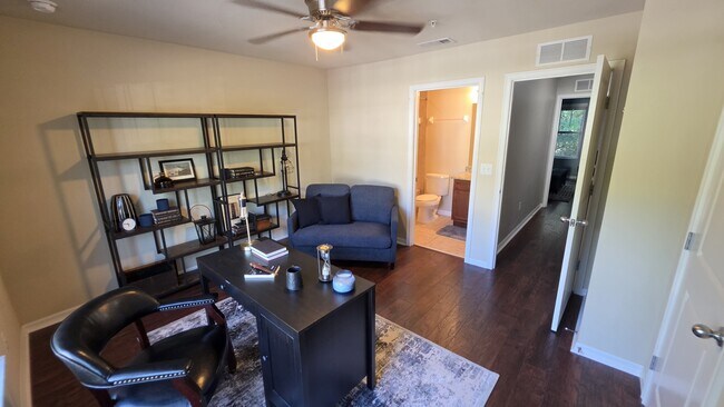 Building Photo - 4639 SW 48th Dr