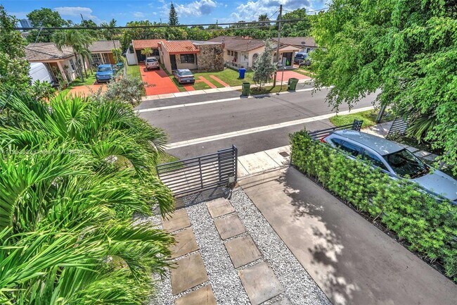 Building Photo - 3167 SW 25th St