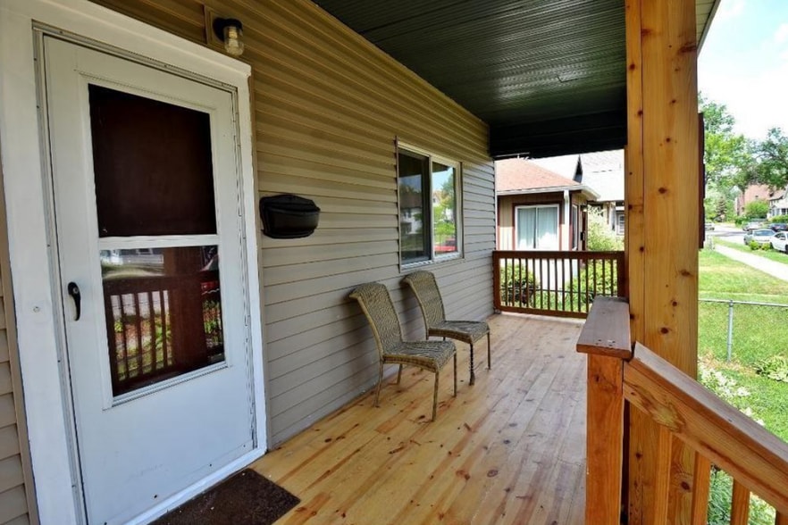 Building Photo - 616 Fillmore st ne