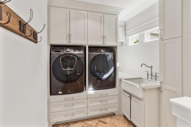 Building Photo - 1548 Cortlandt St